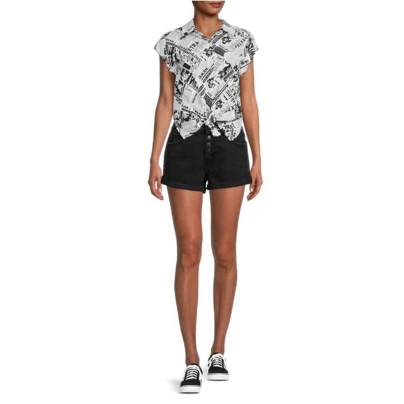 Juniors Low-Rise-Button Front Shorts - Picture 2 of 9